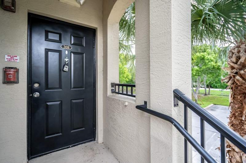 1 bedroom Condominium at 5800 W Sample Road #308, Poinciana, Coral Springs — photo 2