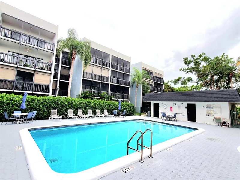 2 bedroom Condominium at 1021 Mockingbird Lane #114, Manaranda Village, Plantation — photo 1