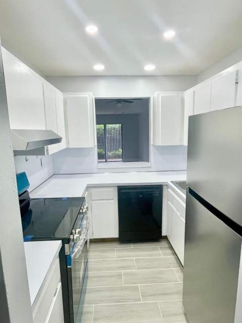 1021 Mockingbird Lane #114, Plantation FL - photo 6 of 17