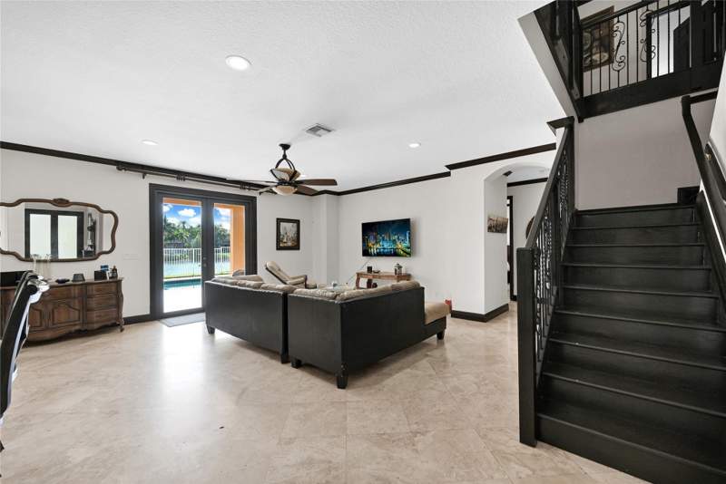 5 bedroom Single Family Residence at 3872 W Hibiscus Street, Isles At Weston 171-40 B, Weston — photo 3