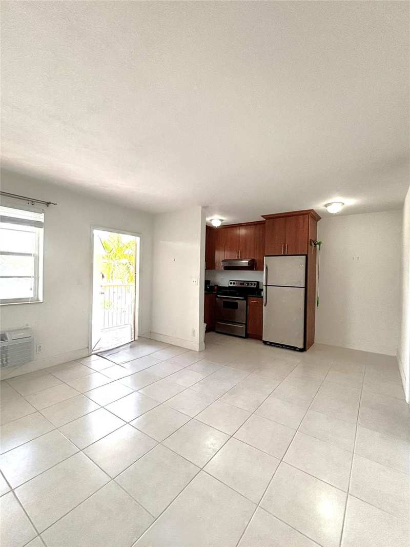 1 bedroom Condominium at 4071 N Dixie Highway #19, El Sol At Main Street, Oakland Park — photo 1