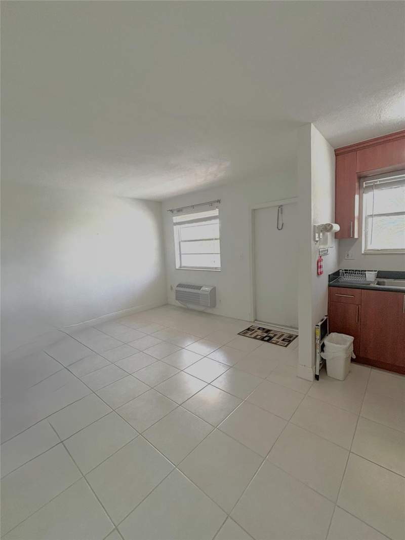 1 bedroom Condominium at 4071 N Dixie Highway #19, El Sol At Main Street, Oakland Park — photo 4