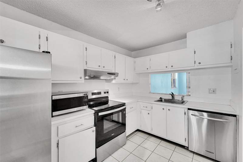 2 bedroom Condominium at 777 S Federal Highway #F206, Island Club, Pompano Beach — photo 4