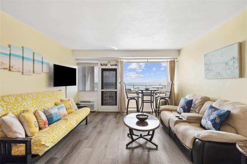 1 bedroom Stock Cooperative at 1900 S Ocean Drive #910, Breakwater Towers, Fort Lauderdale — photo 2
