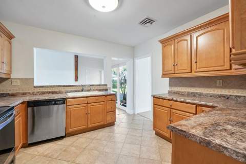 1431 S Ocean Boulevard #87, Lauderdale-By-The-Sea FL - photo 13 of 47