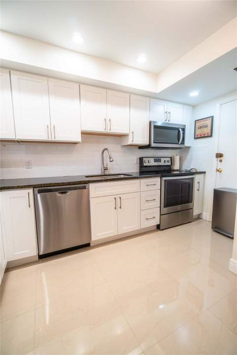 300 Diplomat Parkway #309, Hallandale Beach FL - photo 9 of 25