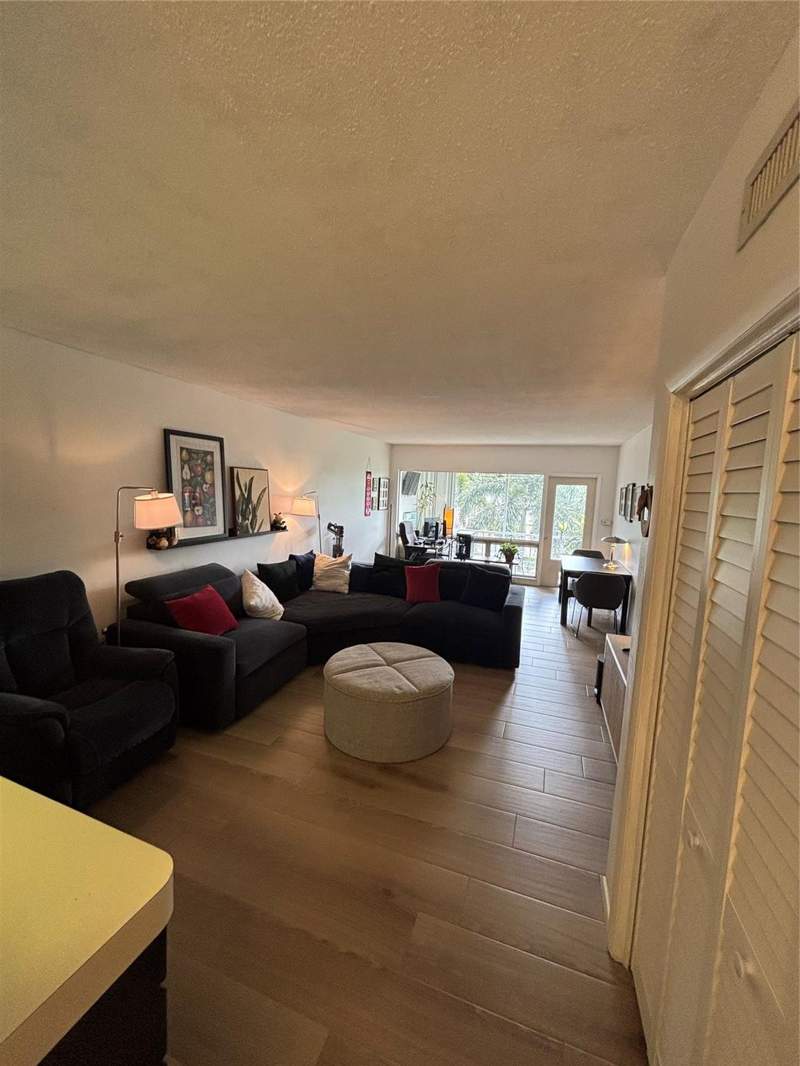 1 bedroom Condominium at 900 SW 12th Street #202, Rio Nuevo, Fort Lauderdale — photo 5