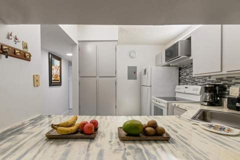 712 Sunny Pine Way #E2, Greenacres FL - photo 15 of 38