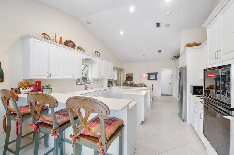 4 bedroom Single Family Residence at 1300 NW 97th Terrace, Maplewood, Coral Springs — photo 5
