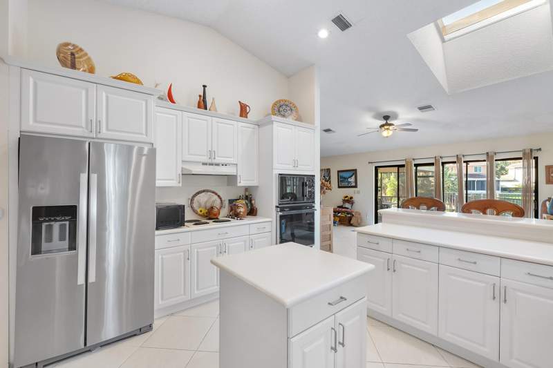4 bedroom Single Family Residence at 1300 NW 97th Terrace, Maplewood, Coral Springs — photo 4