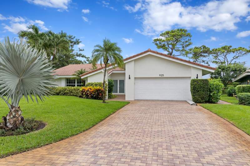 3 bedroom Single Family Residence at 925 Foxpointe Circle, Seagate Golf at The Hamlet, Delray Beach — photo 2