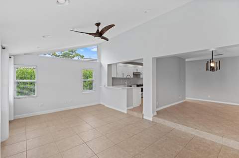 925 Foxpointe Circle, Delray Beach FL - photo 9 of 21