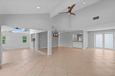 925 Foxpointe Circle, Delray Beach FL - photo 6 of 21