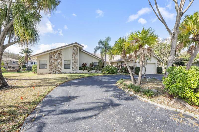 4 bedroom Single Family Residence at 1300 NW 97th Terrace, Maplewood, Coral Springs — photo 2