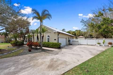 2704 Serenity Circle, Fort Pierce FL - photo 8 of 63