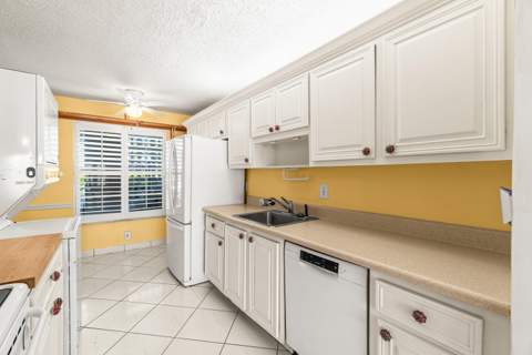 1020 Silk Oak Terrace #102, Delray Beach FL - photo 6 of 25