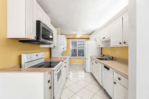 1020 Silk Oak Terrace #102, Delray Beach FL - photo 7 of 25