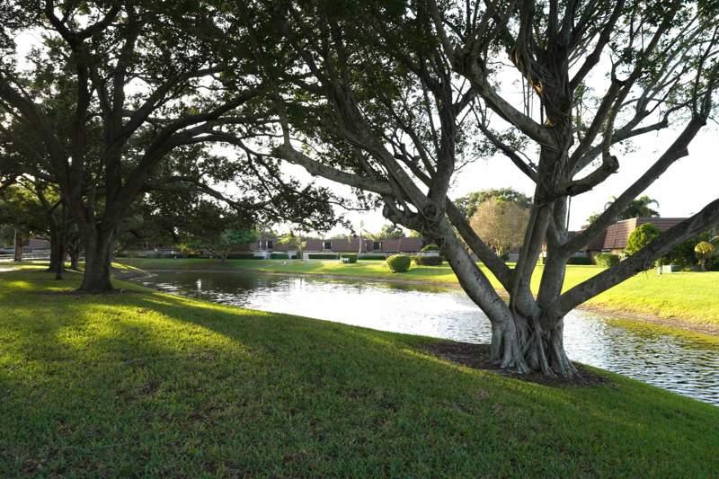 2 bedroom Townhouse at 1916 19th Lane, Garden Lakes And Garden Square Shops, Palm Beach Gardens — photo 2
