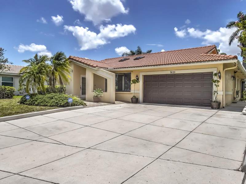 4 bedroom Single Family Residence at 7625 Sunflower Drive, Sunflower Margate, Margate — photo 2