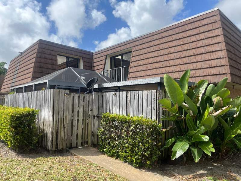 2 bedroom Townhouse at 1916 19th Lane, Garden Lakes And Garden Square Shops, Palm Beach Gardens — photo 4