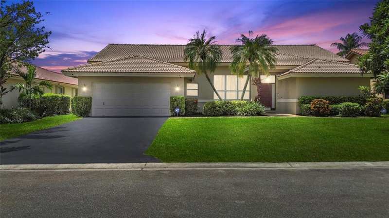 4 bedroom Single Family Residence at 11841 NW 2nd Street, West Glen, Coral Springs — photo 1
