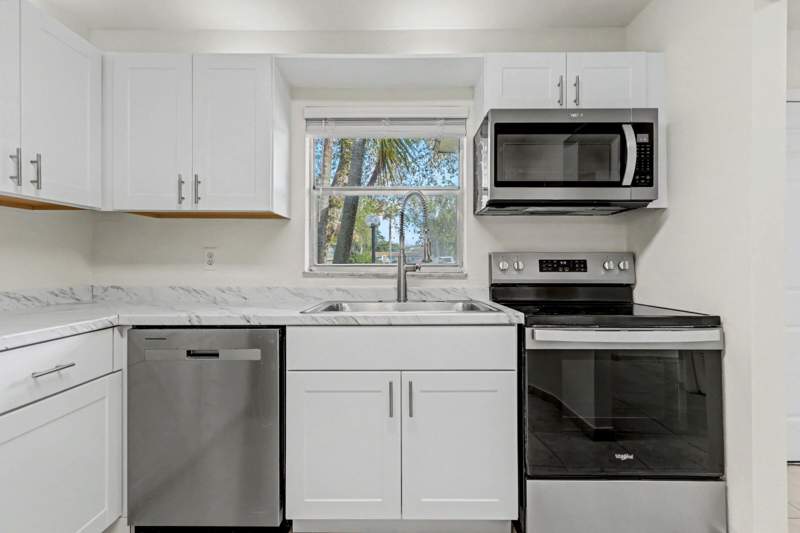 2 bedroom Townhouse at 437 SW Natura Avenue #F, Natura, Deerfield Beach — photo 2
