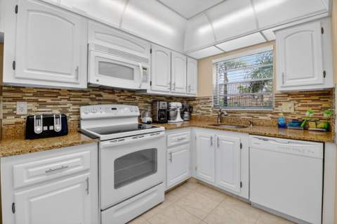 3810 Via Poinciana #206, Lake Worth FL - photo 6 of 46