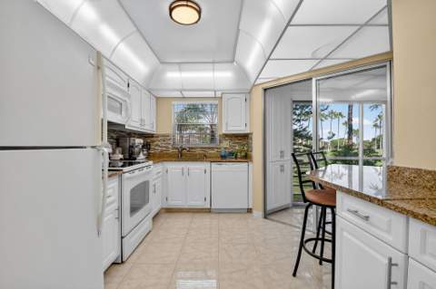 3810 Via Poinciana #206, Lake Worth FL - photo 8 of 46