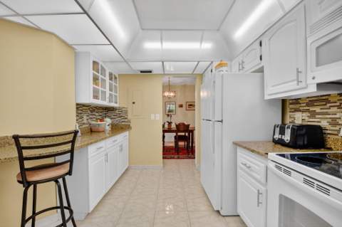 3810 Via Poinciana #206, Lake Worth FL - photo 13 of 46