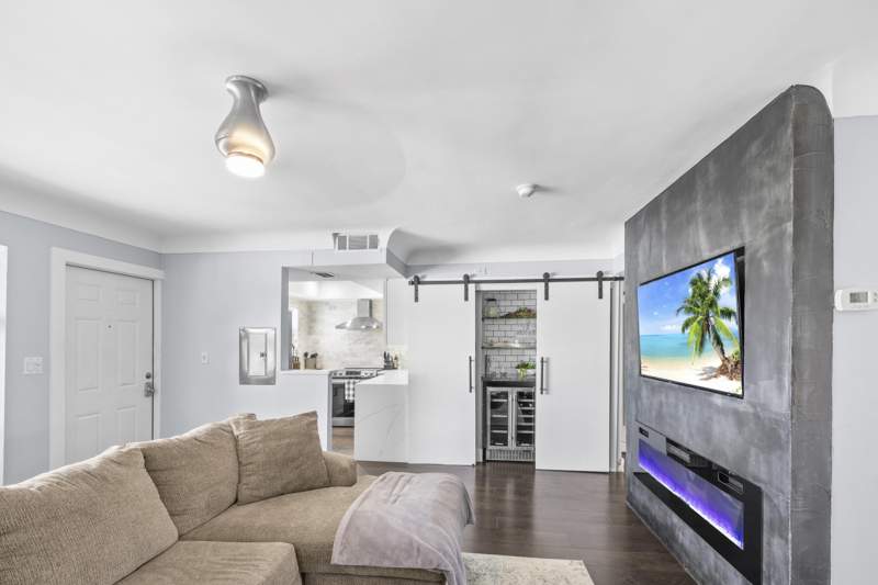 1 bedroom Condominium at 535 Hendricks Isle #302, Burton Point Condo, Fort Lauderdale — photo 4