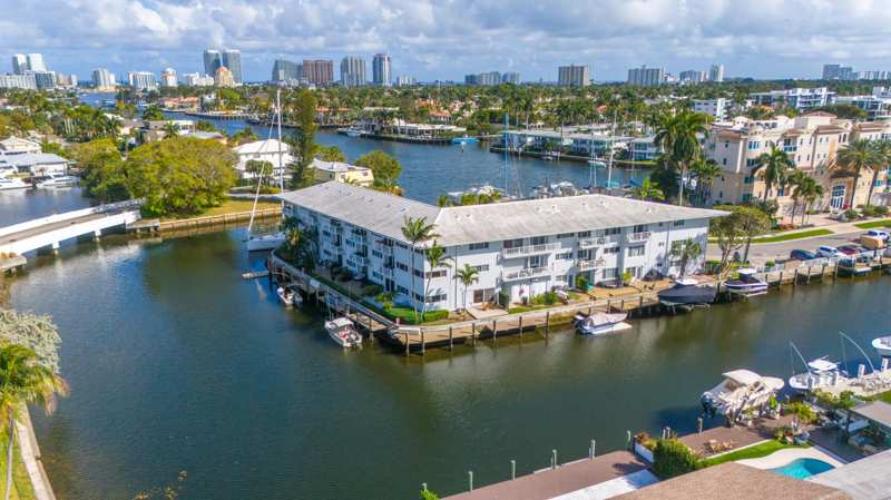 1 bedroom Condominium at 535 Hendricks Isle #302, Burton Point Condo, Fort Lauderdale — photo 1