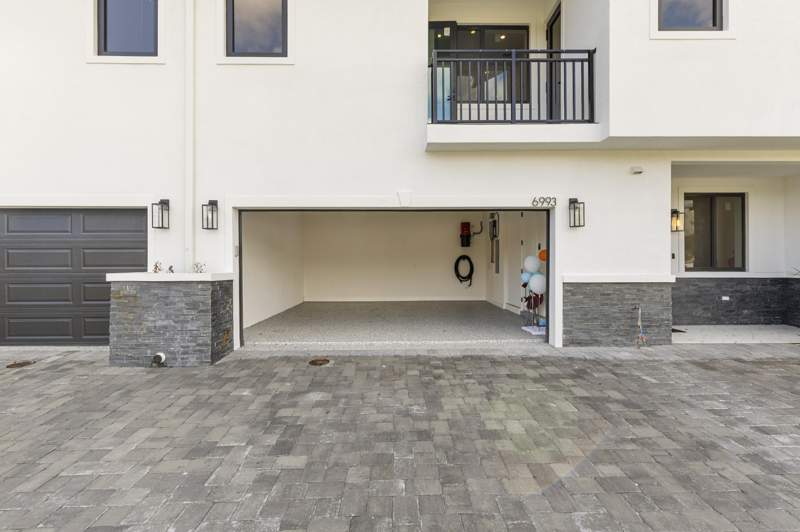 4 bedroom Townhouse at 6997 NW 30th Terrace #D, Palm-Aire Village 3rd Sec Addn 7, Fort Lauderdale — photo 4