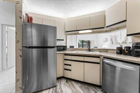 10 Via De Casas Sur #104, Boynton Beach FL - photo 7 of 39