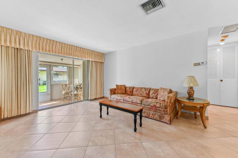 1 bedroom Villa at 2915 Crosley Drive #Unit B, Cresthaven Villas, West Palm Beach — photo 3