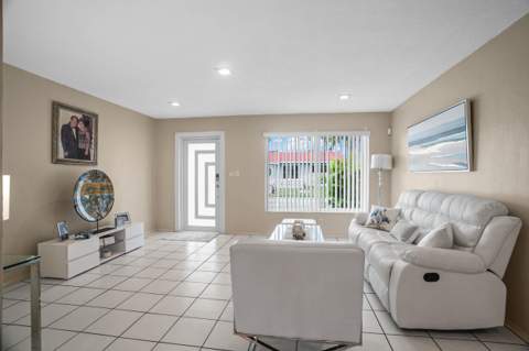 4708 NW 49th Drive, Tamarac FL - photo 7 of 35