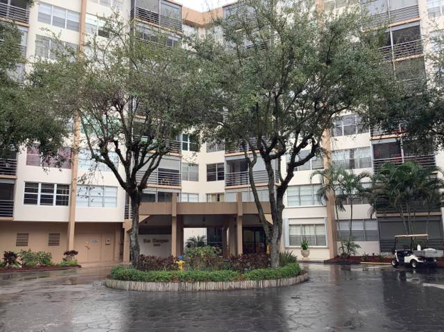 1300 Saint Charles Place #Unit Ph13