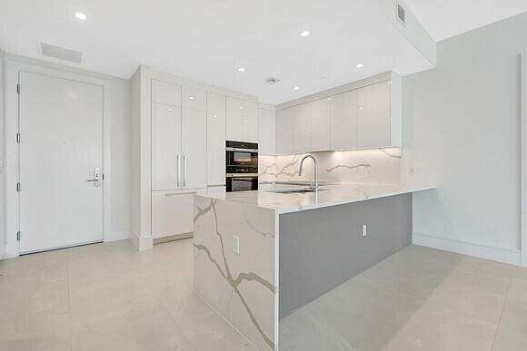 2 bedroom Condominium at 220 Lake Shore Drive #2105, Nautilus 220, Lake Park — photo 4