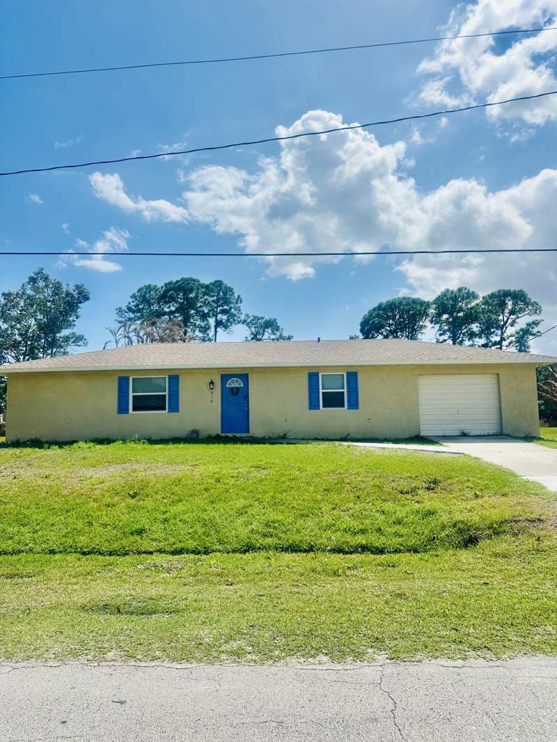 2 bedroom Single Family Residence at 314 SE Evergreen Terrace, Port St Lucie Section 2, Port St. Lucie — photo 1
