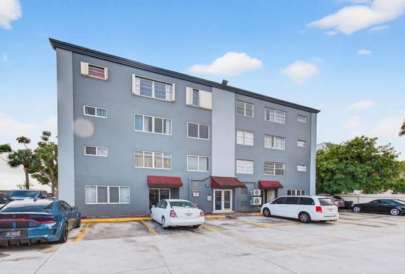 3 bedroom Condominium at 1060 Crystal Lake Drive #203, Sommerset Condominiums, Deerfield Beach — photo 4