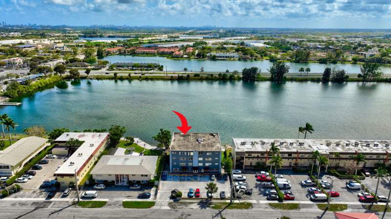 3 bedroom Condominium at 1060 Crystal Lake Drive #203, Sommerset Condominiums, Deerfield Beach — photo 3