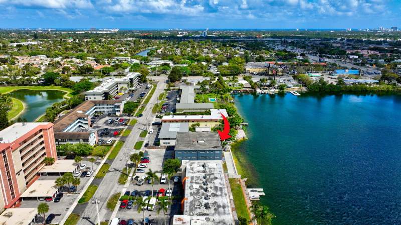 3 bedroom Condominium at 1060 Crystal Lake Drive #203, Sommerset Condominiums, Deerfield Beach — photo 2