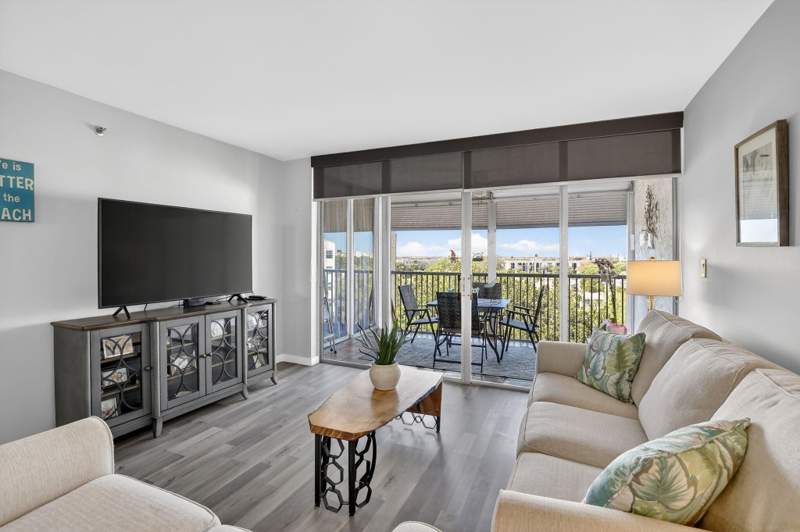 2 bedroom Condominium at 3910 Inverrary Boulevard #802-b, 18th Hole At Inverrary Condo, Lauderhill — photo 3