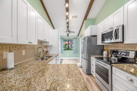 3513 SE Sandpiper Circle, Port St. Lucie FL - photo 9 of 23