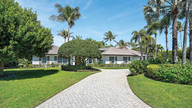 5 bedroom Single Family Residence at 677 Village Road, Old Port Village 1, North Palm Beach — photo 3
