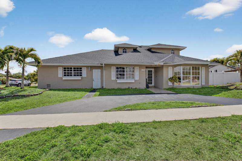5 bedroom Single Family Residence at 21724 Little Bear Way, Cimarron Sec One, Boca Raton — photo 2