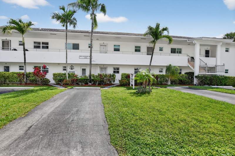 1 bedroom Condominium at 2570 Banyan Road #Unit # 3, Boca Granada West Inc, Boca Raton — photo 1