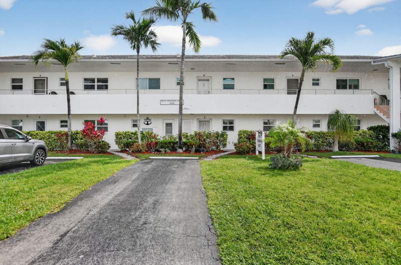 1 bedroom Condominium at 2570 Banyan Road #Unit # 3, Boca Granada West Inc, Boca Raton — photo 2