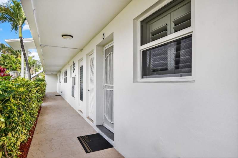 1 bedroom Condominium at 2570 Banyan Road #Unit # 3, Boca Granada West Inc, Boca Raton — photo 5