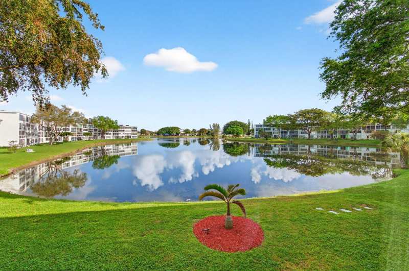 1 bedroom Condominium at 2073 Cambridge D, Cambridge D Condo, Deerfield Beach — photo 1
