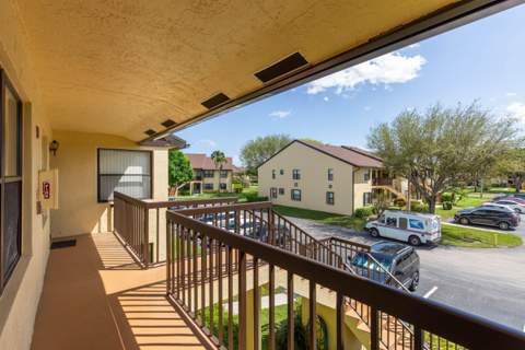 4715 Lucerne Lakes Boulevard #205, Lake Worth FL - photo 12 of 15